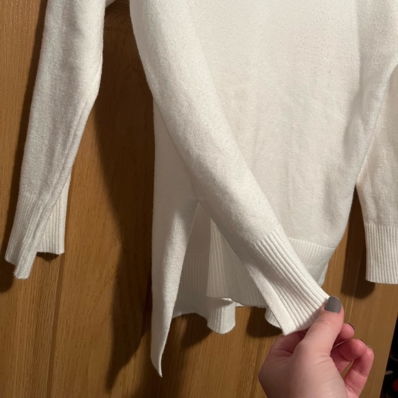 T Tahari White Crew Neck Sweater - Picture 2 of 10
